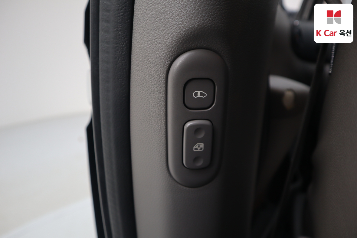 Kia Carnival 2012 - Image 23