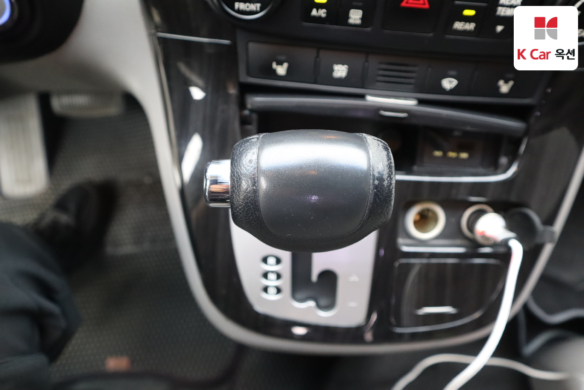 Kia Carnival 2012 - Image 16