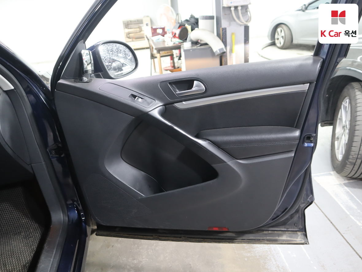 Volkswagen Tiguan - 32