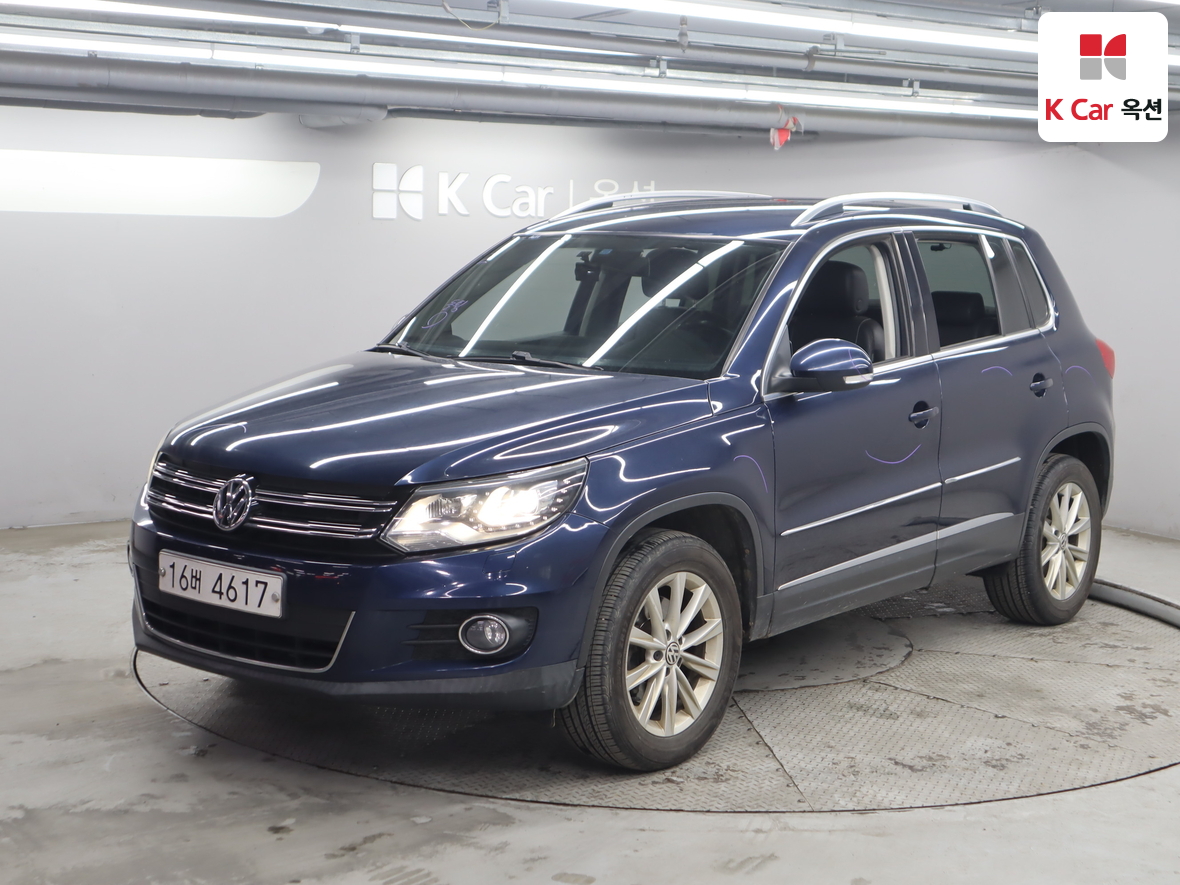 Volkswagen Tiguan - 1