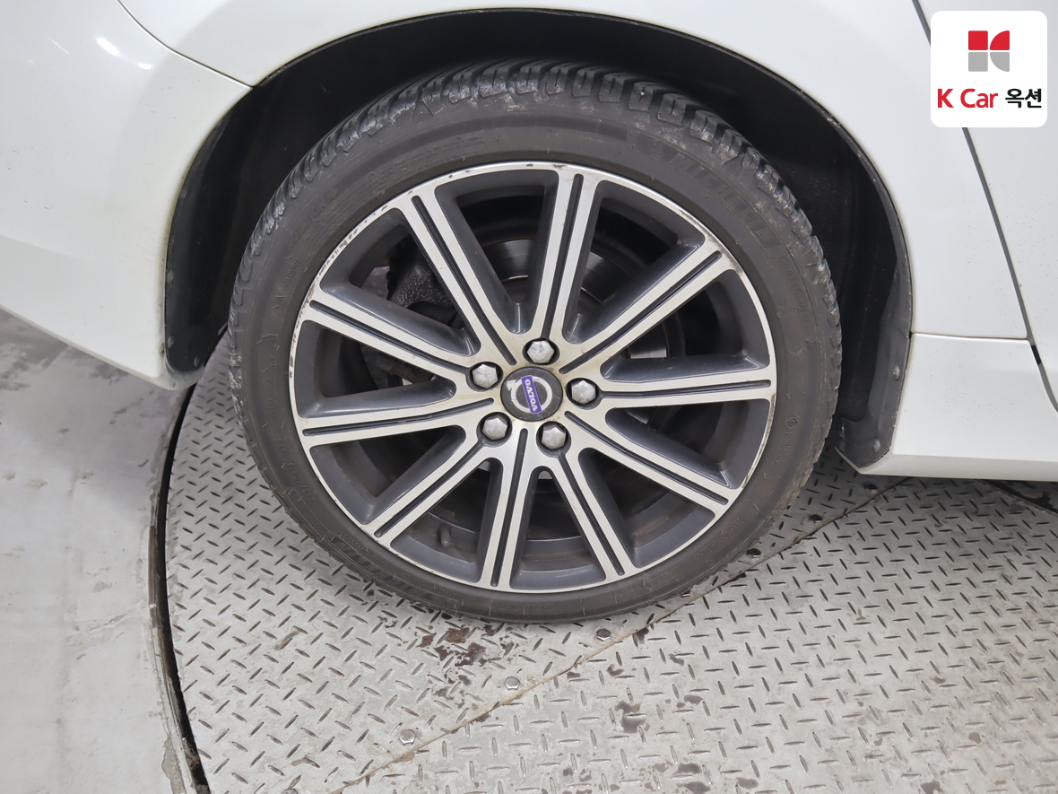 VOLVO 볼보 - 42