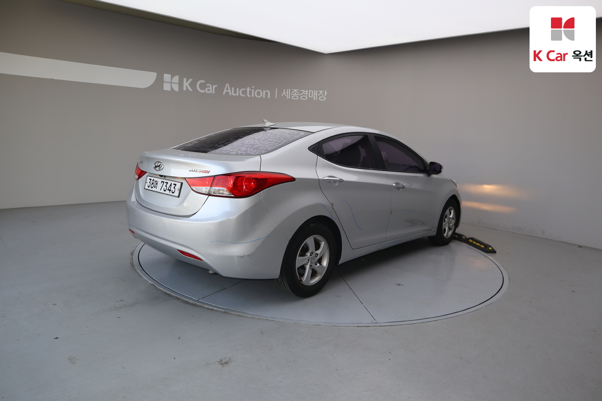 Hyundai Elantra 2012 - Image 2