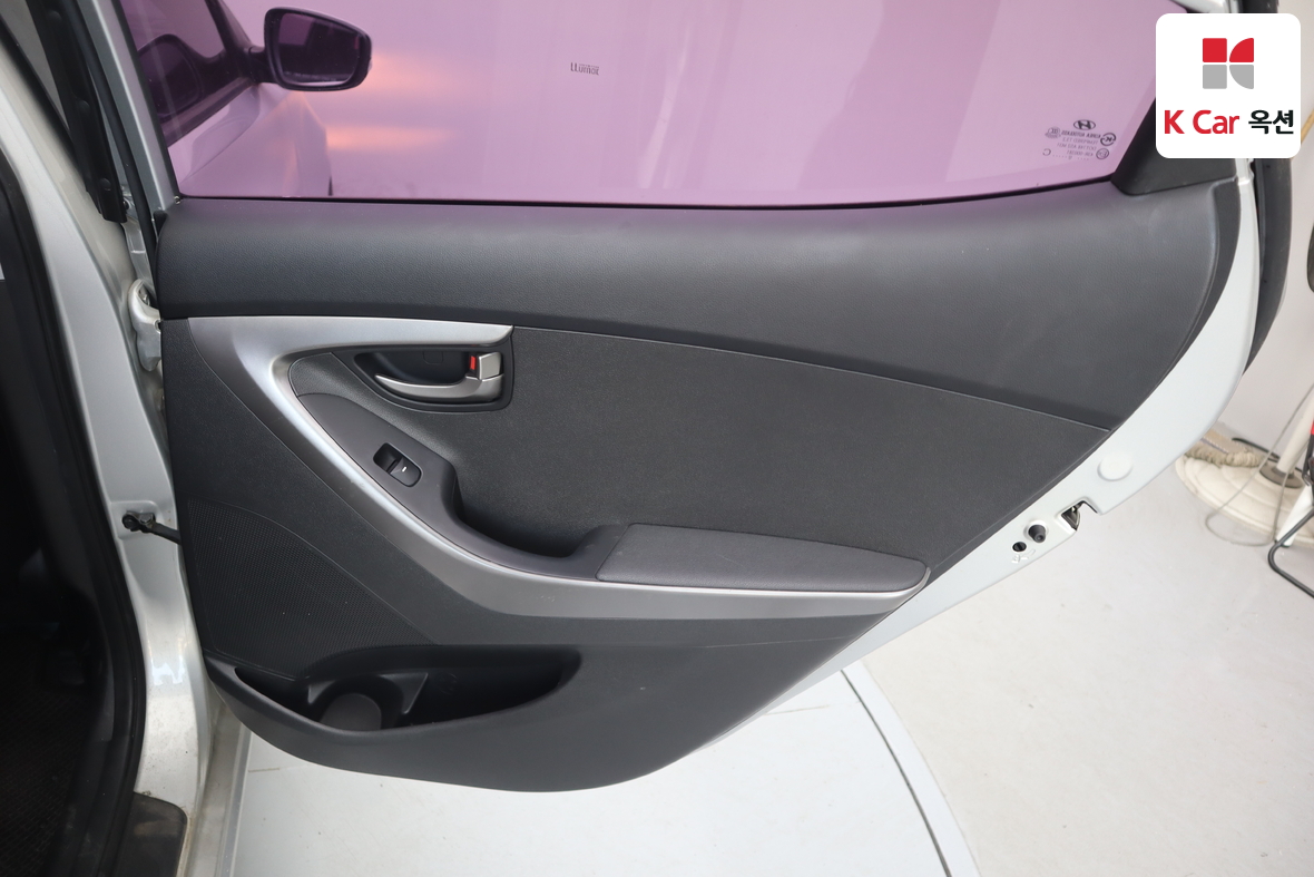 Hyundai Elantra 2012 - Image 25