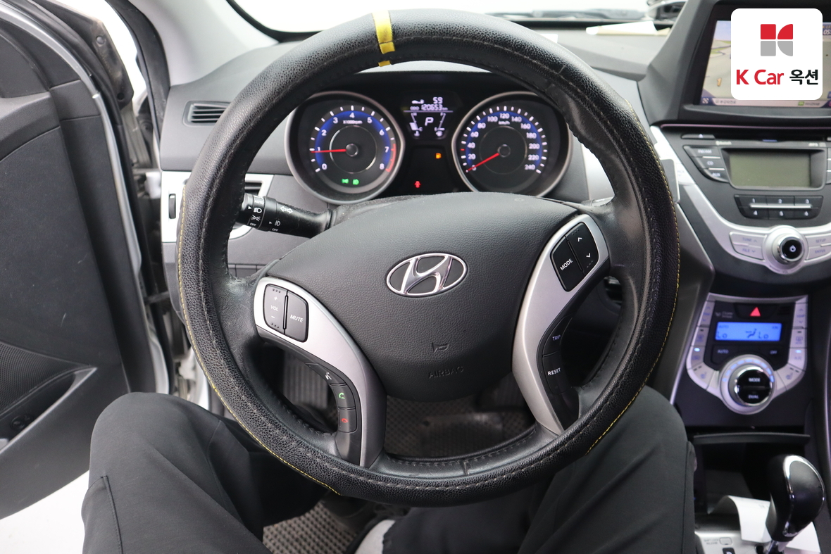 Hyundai Elantra 2012 - Image 10