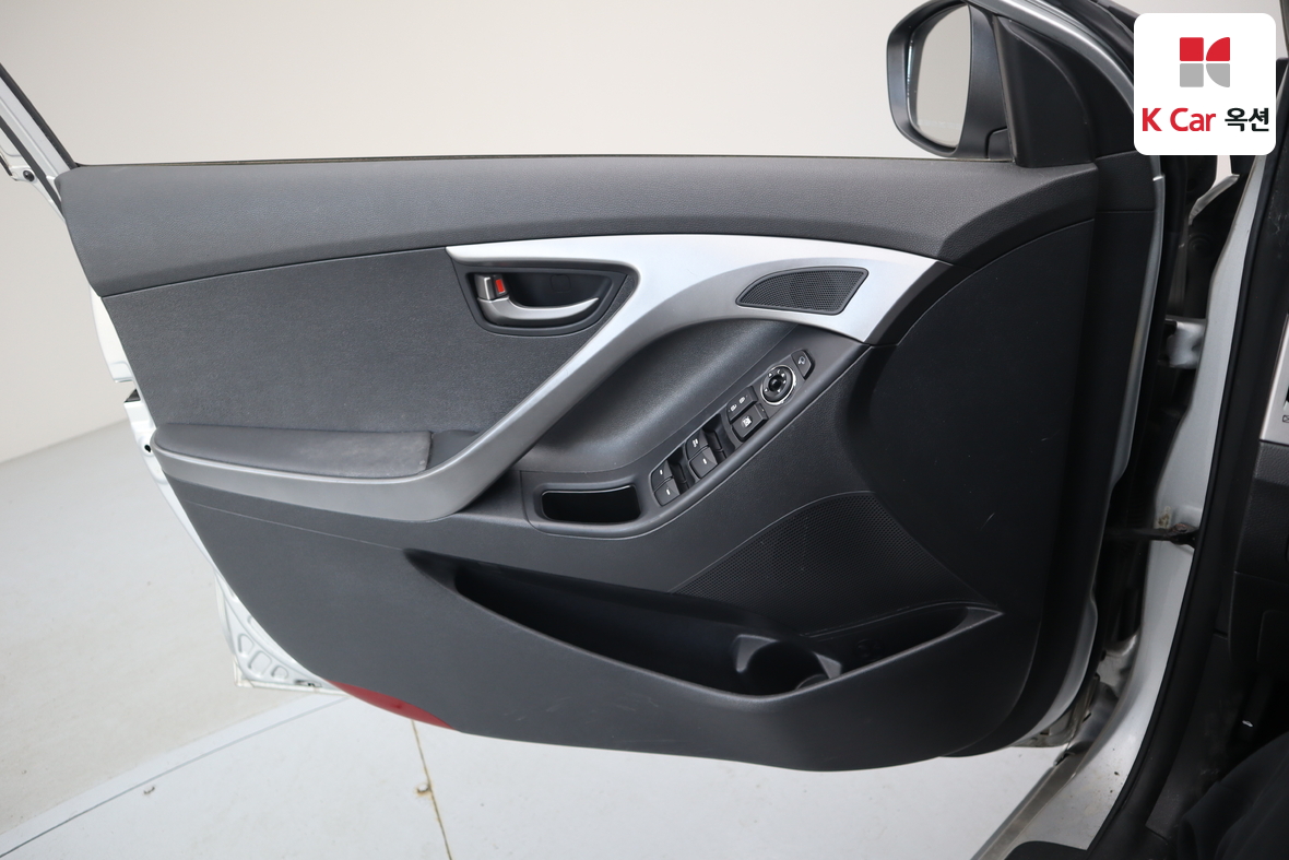 Hyundai Elantra 2012 - Image 8