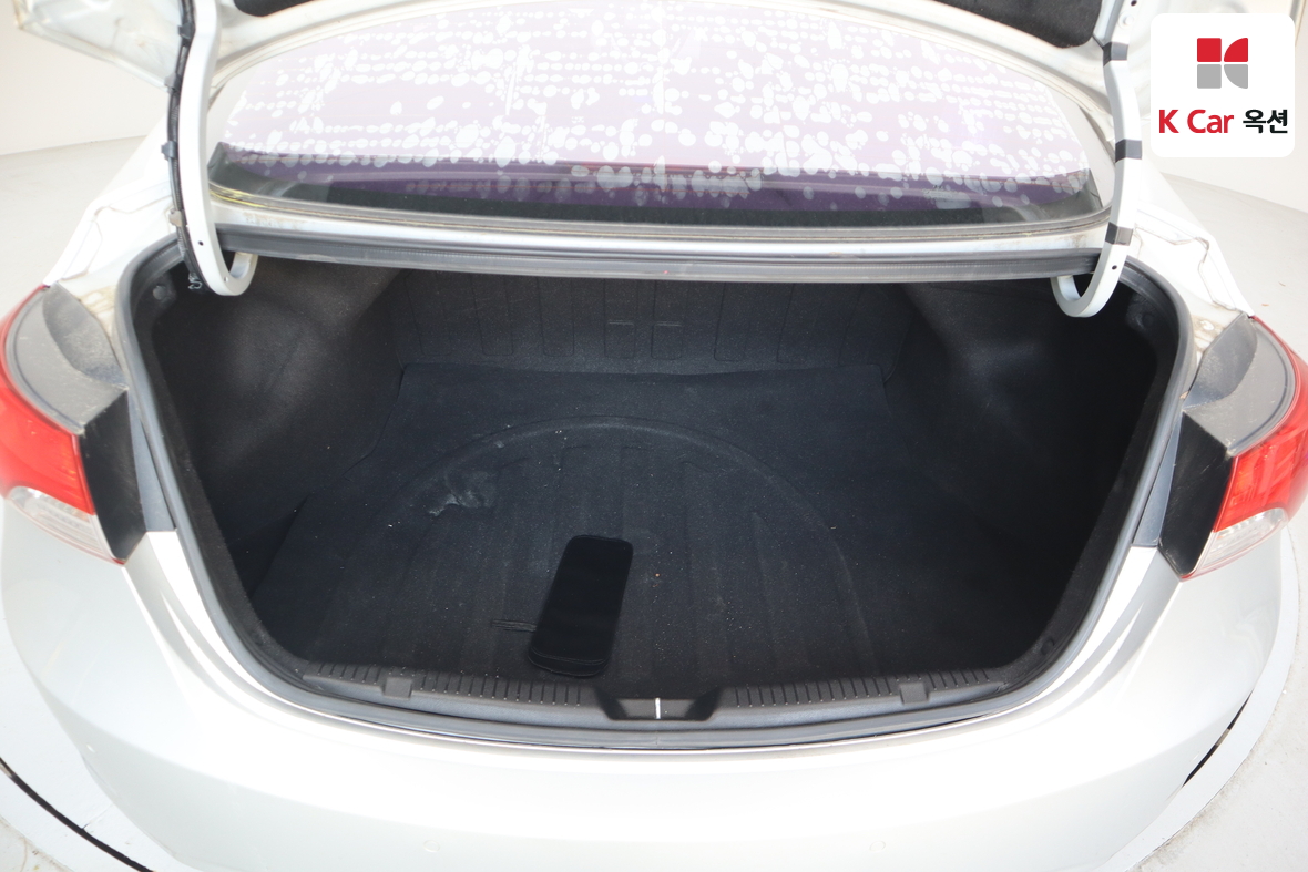 Hyundai Elantra 2012 - Image 24