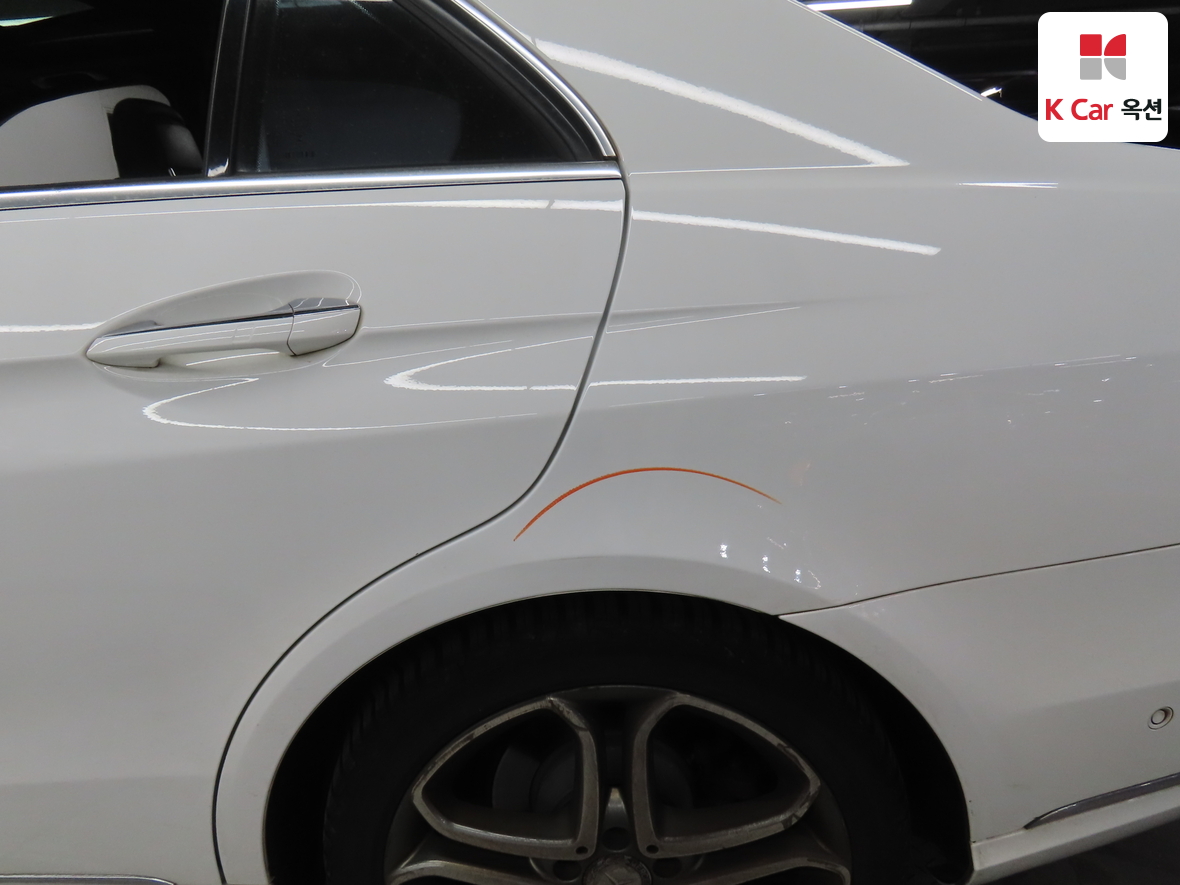 Mercedes-Benz E-Class - 41