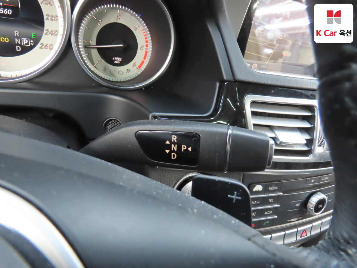Mercedes-Benz E-Class - 18