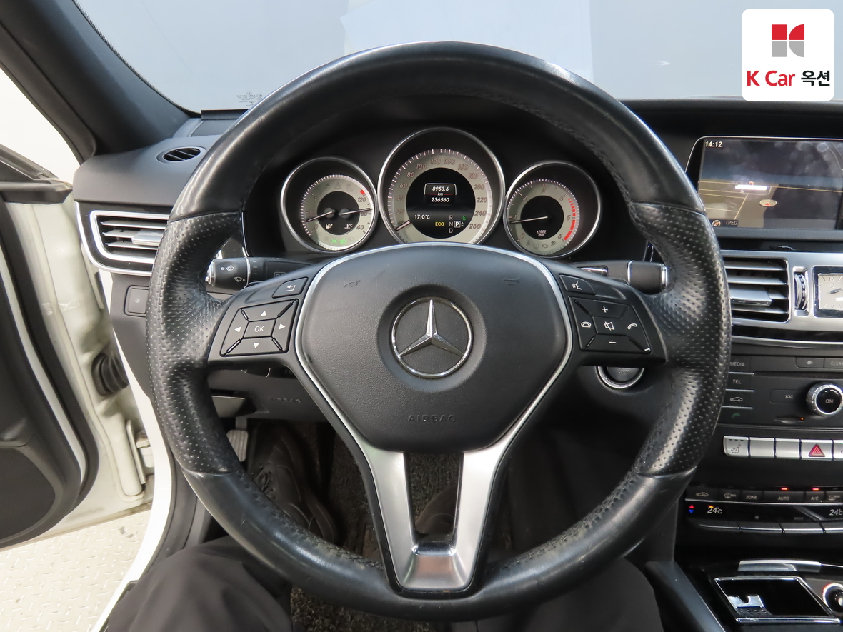 Mercedes-Benz E-Class - 10