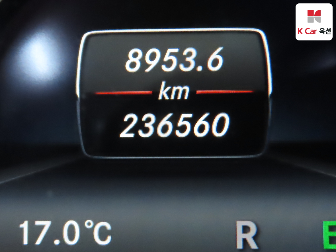 Mercedes-Benz E-Class - 4