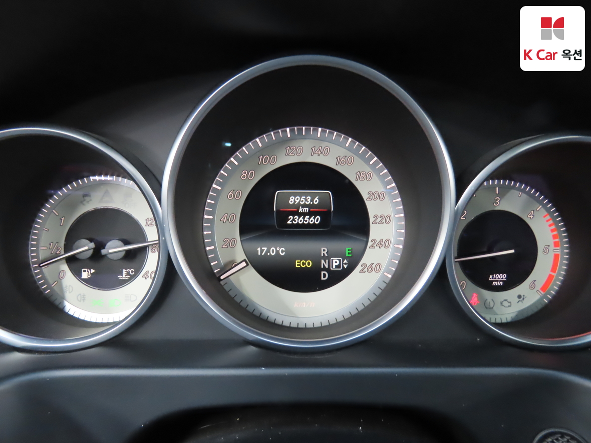 Mercedes-Benz E-Class - 5