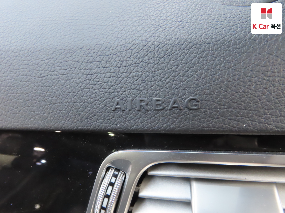 Mercedes-Benz E-Class - 34