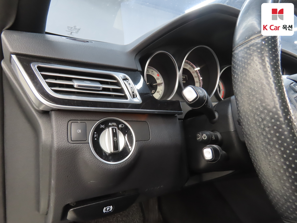 Mercedes-Benz E-Class - 9