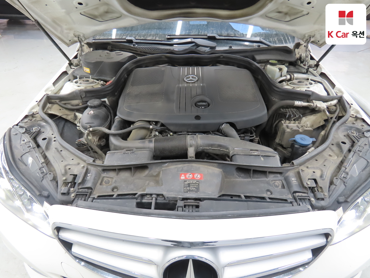 Mercedes-Benz E-Class - 36
