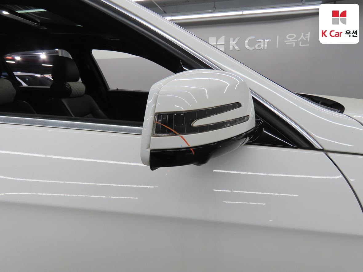 Mercedes-Benz E-Class - 39
