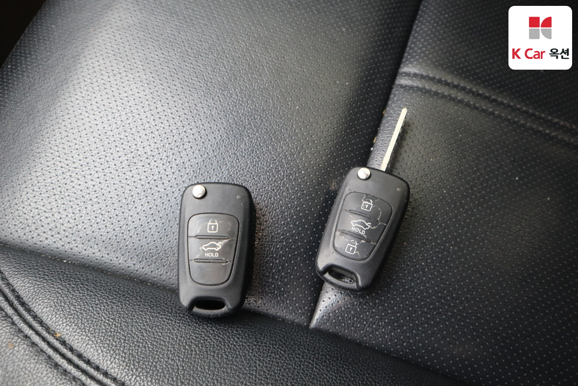 Kia K7 2011 - Image 17