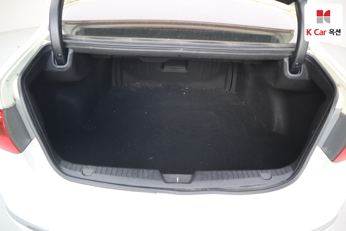 Kia K7 2011 - Image 24