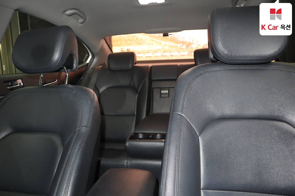 Kia K7 2011 - Image 18