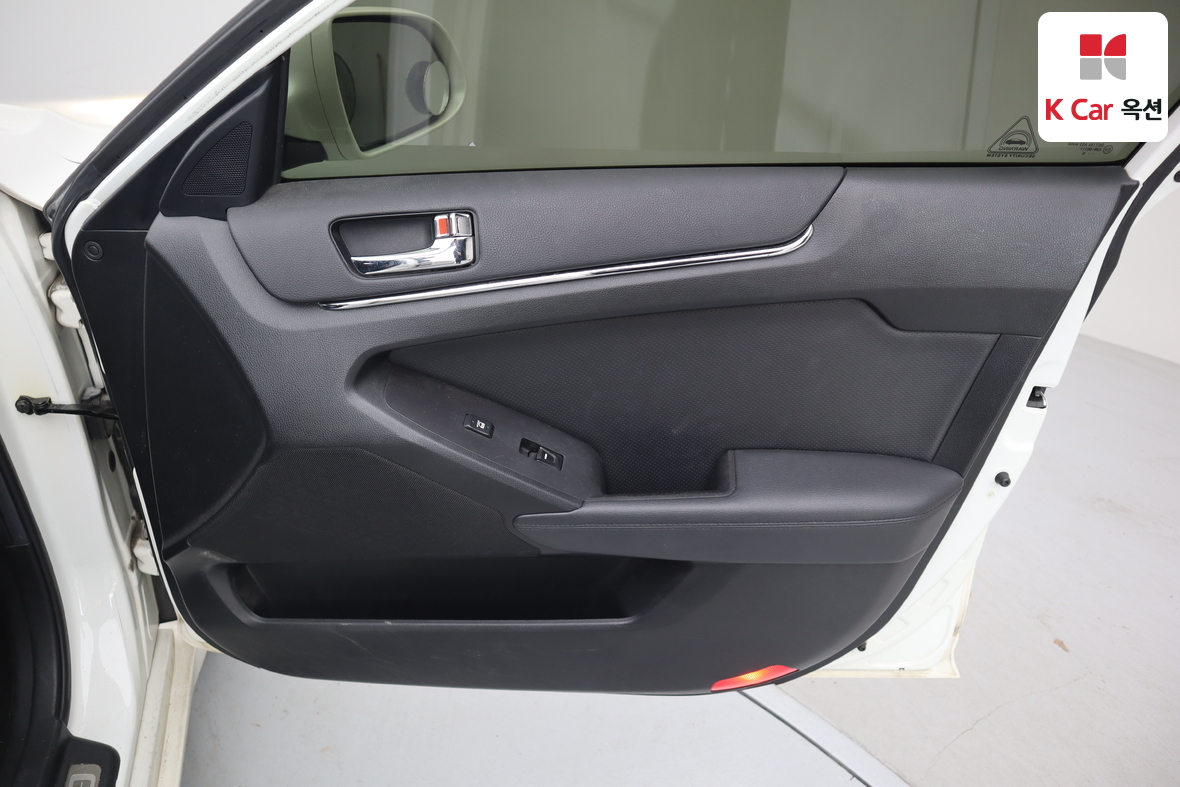 Kia K7 2011 - Image 27