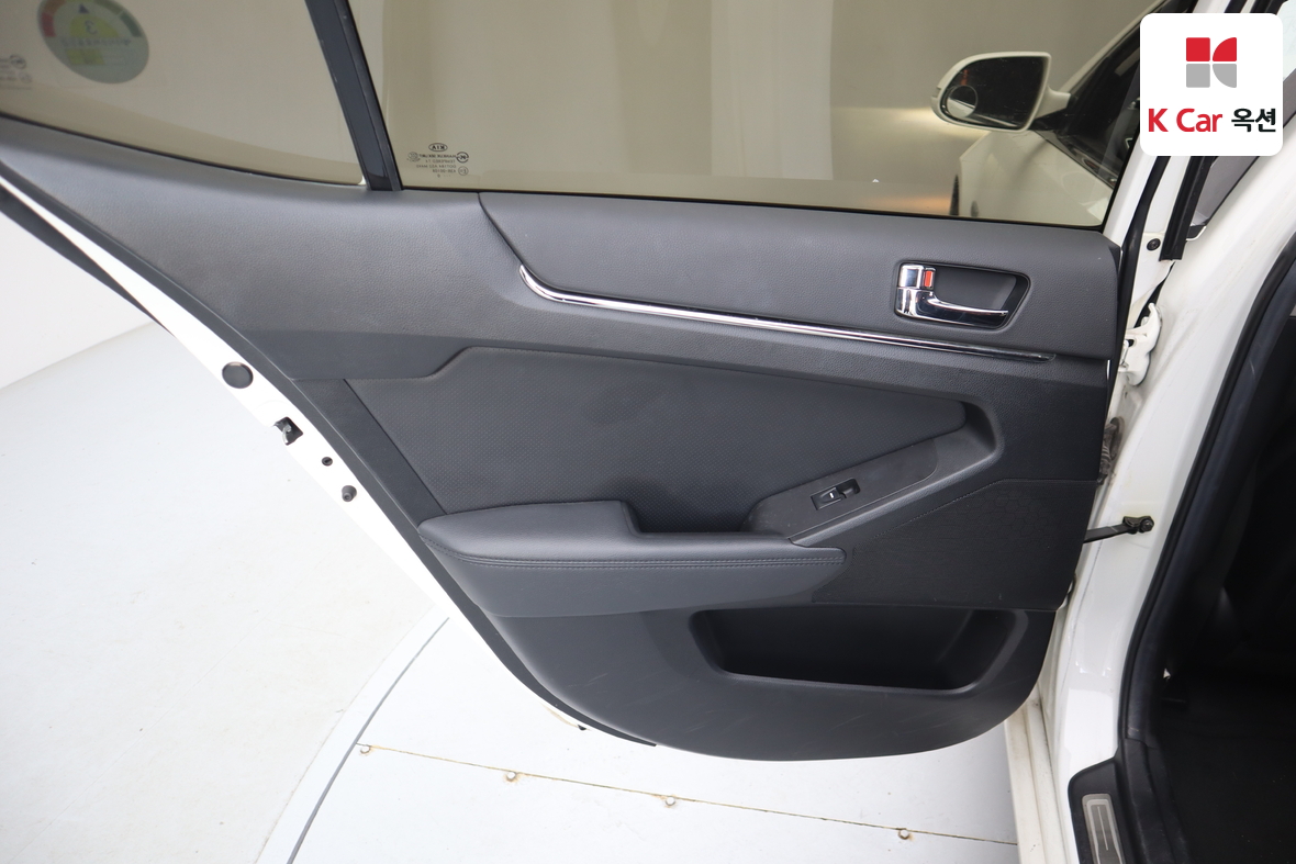 Kia K7 2011 - Image 21
