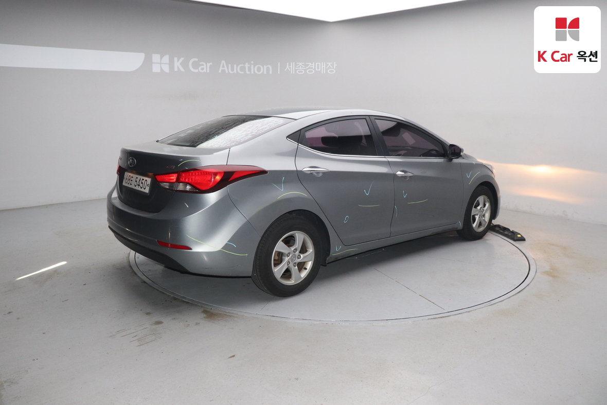 Hyundai Elantra 2015 - Image 2