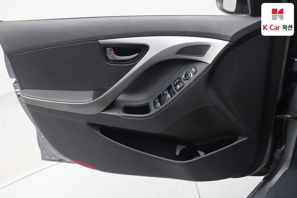 Hyundai Elantra 2015 - Image 8