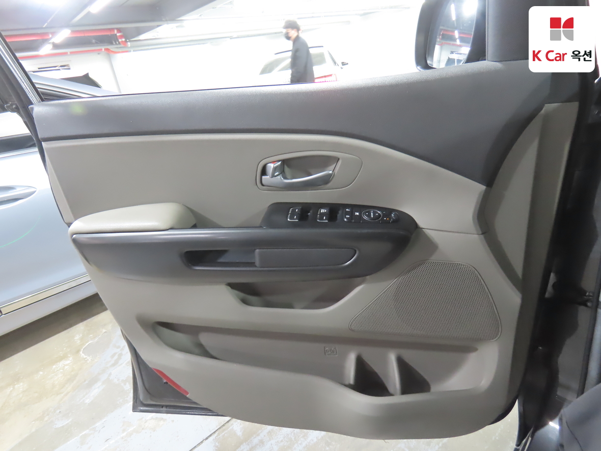 Kia New Carnival - 8