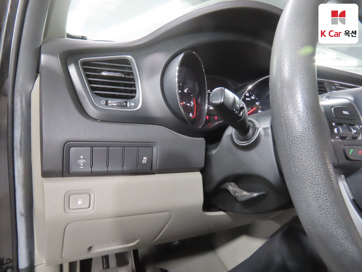Kia New Carnival - 9