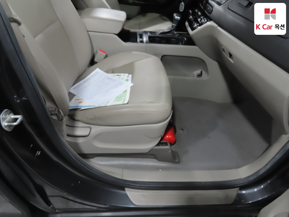 Kia New Carnival - 27