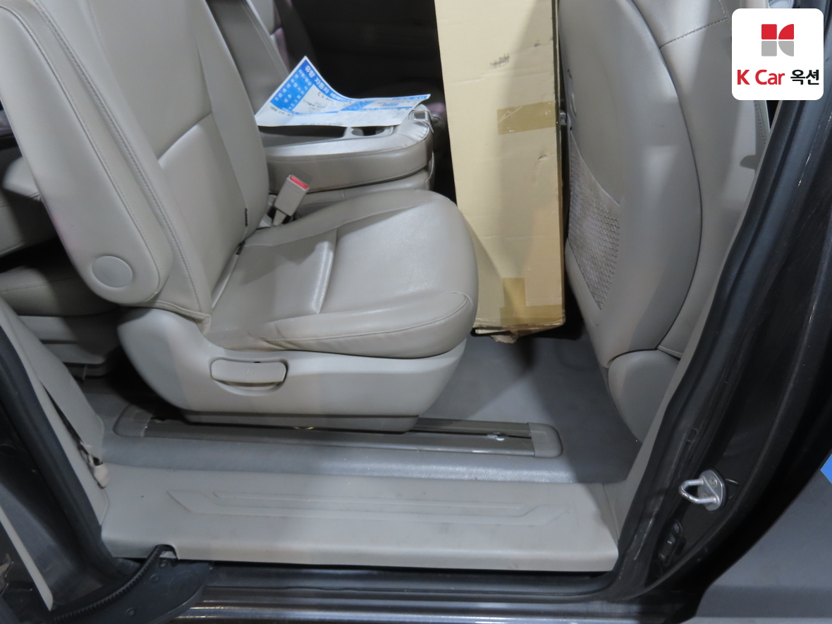 Kia New Carnival - 25