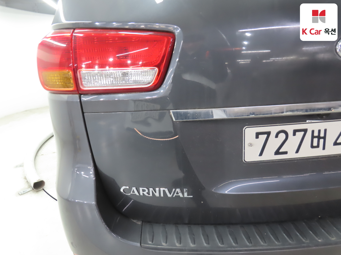Kia New Carnival - 35
