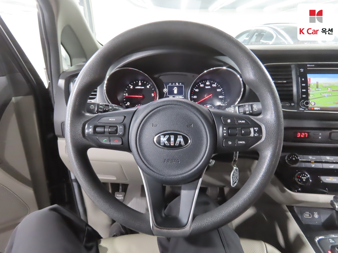 Kia New Carnival - 10