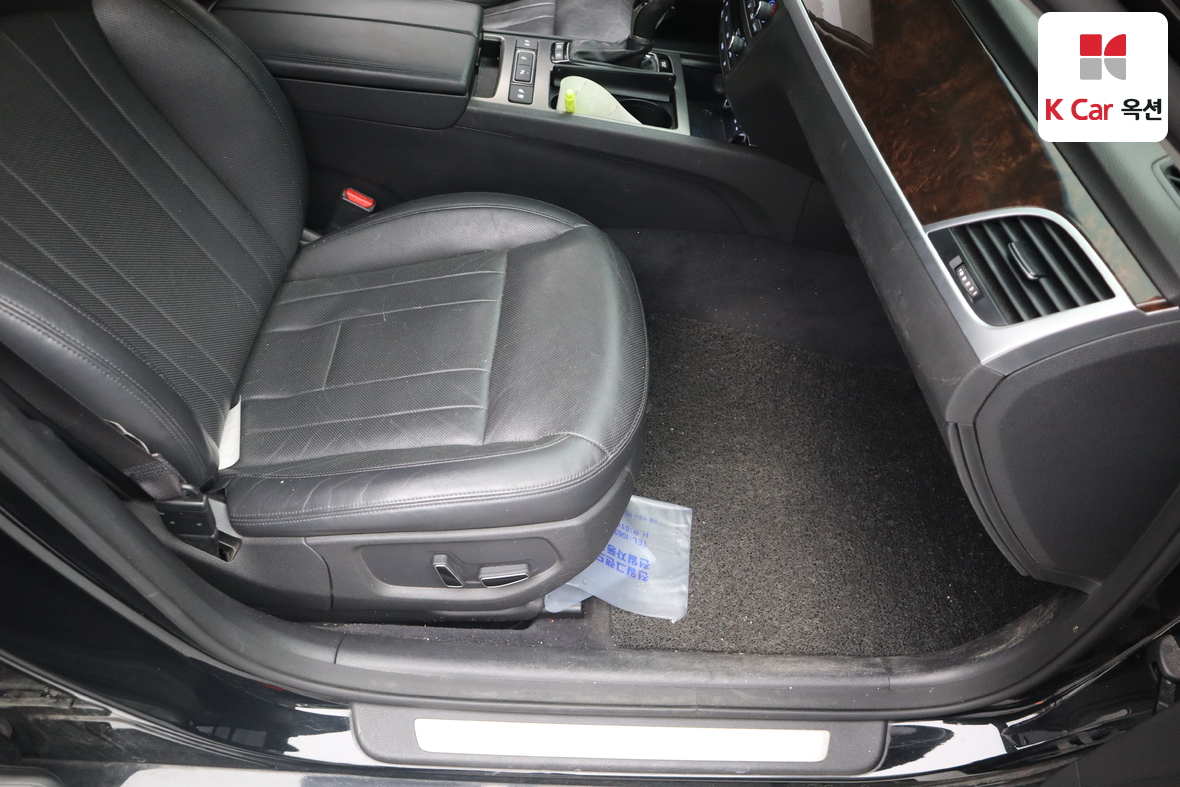 Hyundai Genesis 2016 - Image 29