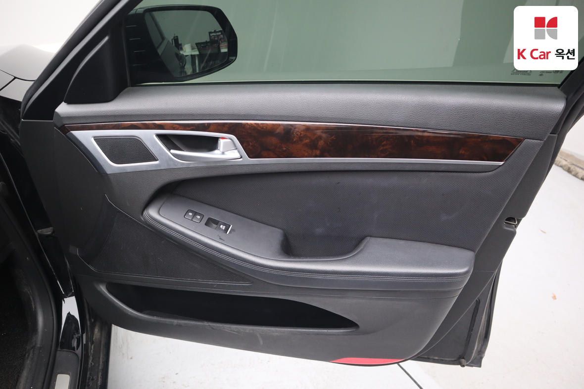 Hyundai Genesis 2016 - Image 28