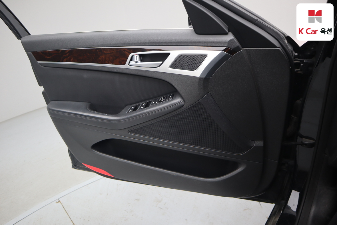 Hyundai Genesis 2016 - Image 8