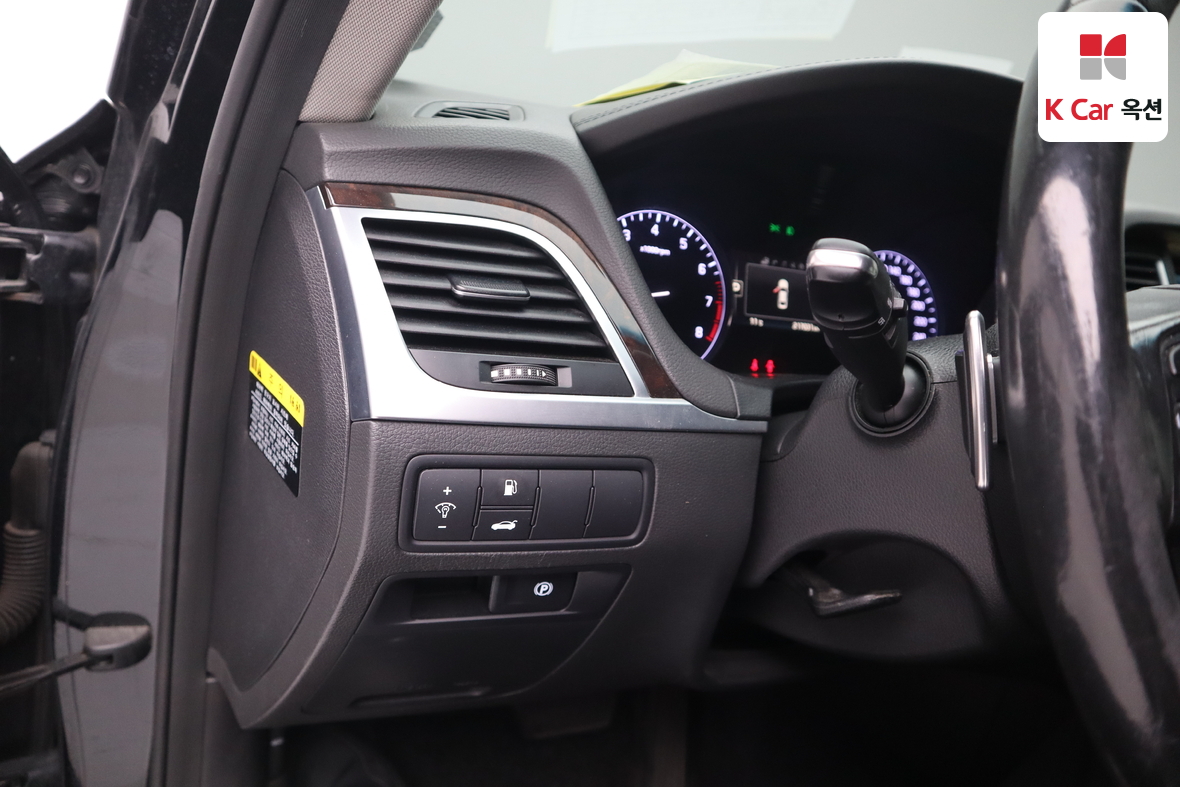 Hyundai Genesis 2016 - Image 9