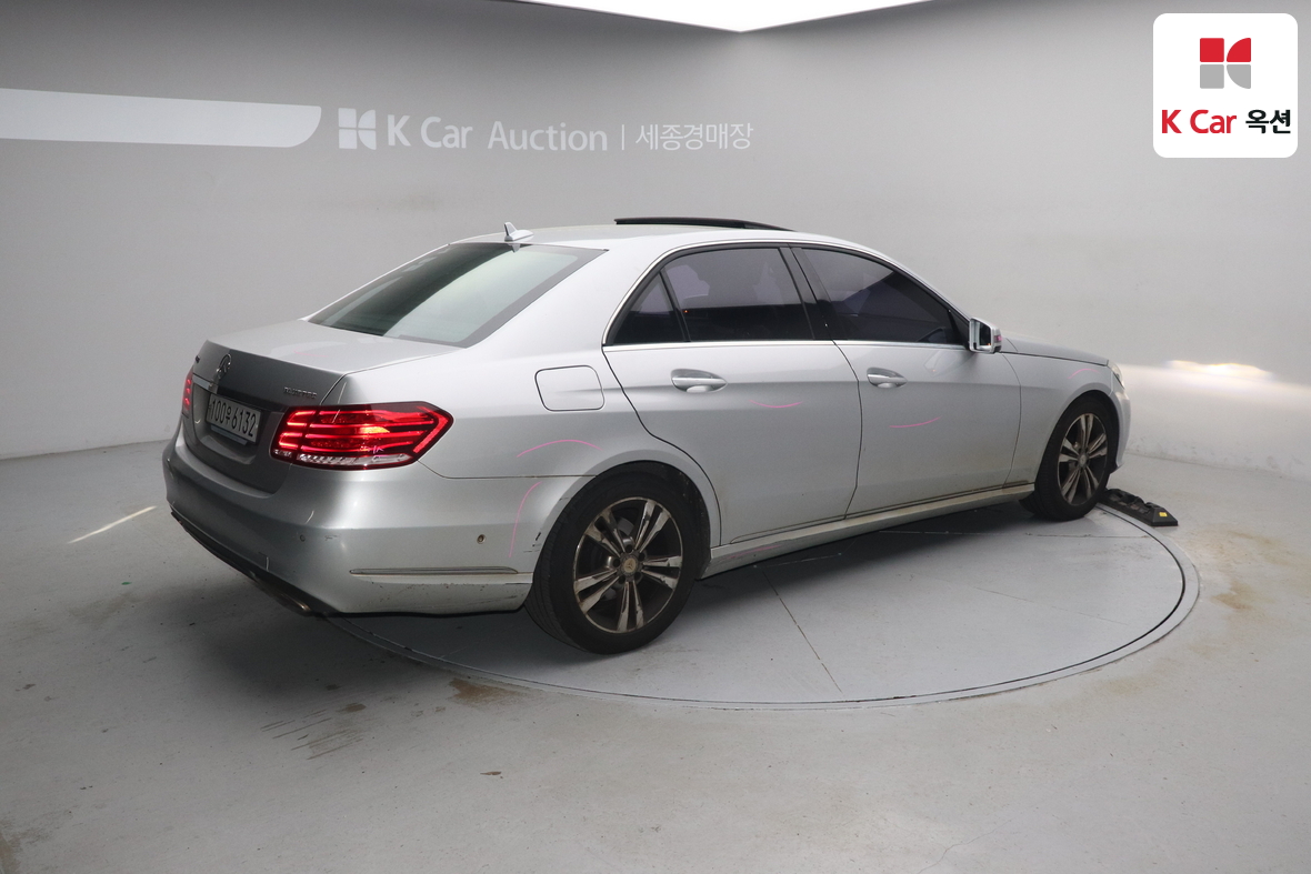 Mercedes-Benz E-Class - 2
