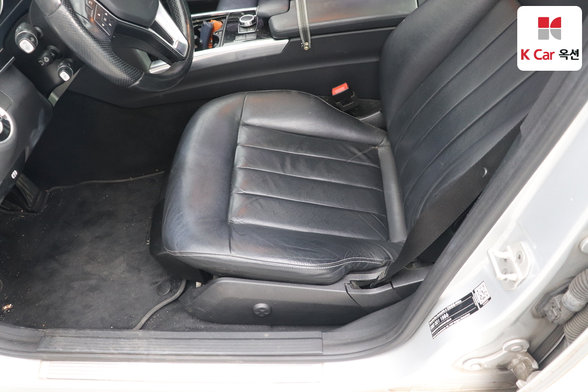 Mercedes-Benz E-Class - 21