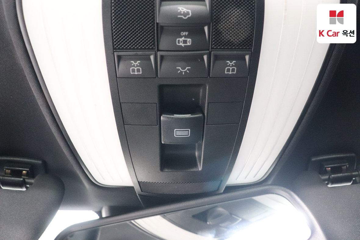 Mercedes-Benz E-Class - 13