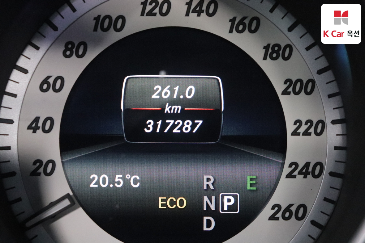 Mercedes-Benz E-Class - 4
