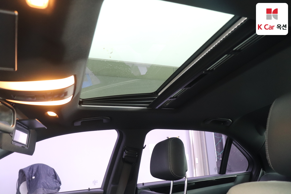Mercedes-Benz E-Class - 23