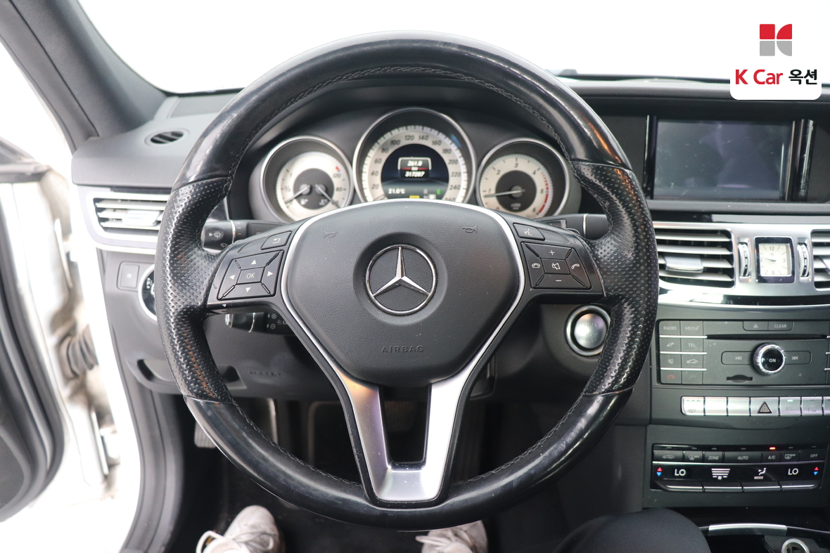 Mercedes-Benz E-Class - 10