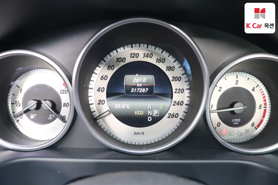 Mercedes-Benz E-Class - 5