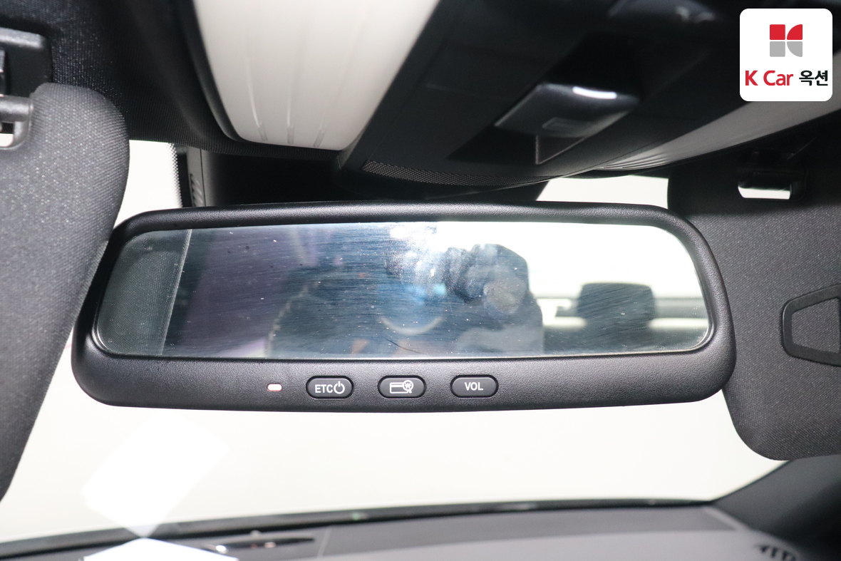 Mercedes-Benz E-Class - 12
