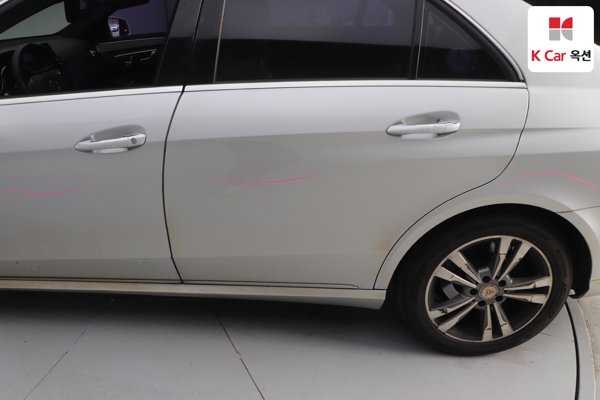 Mercedes-Benz E-Class - 40