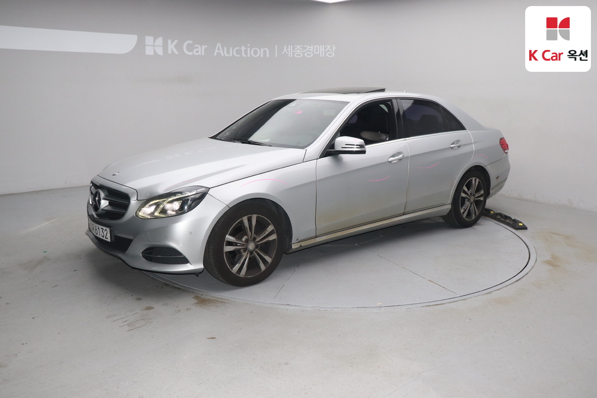 Mercedes-Benz E-Class - 1