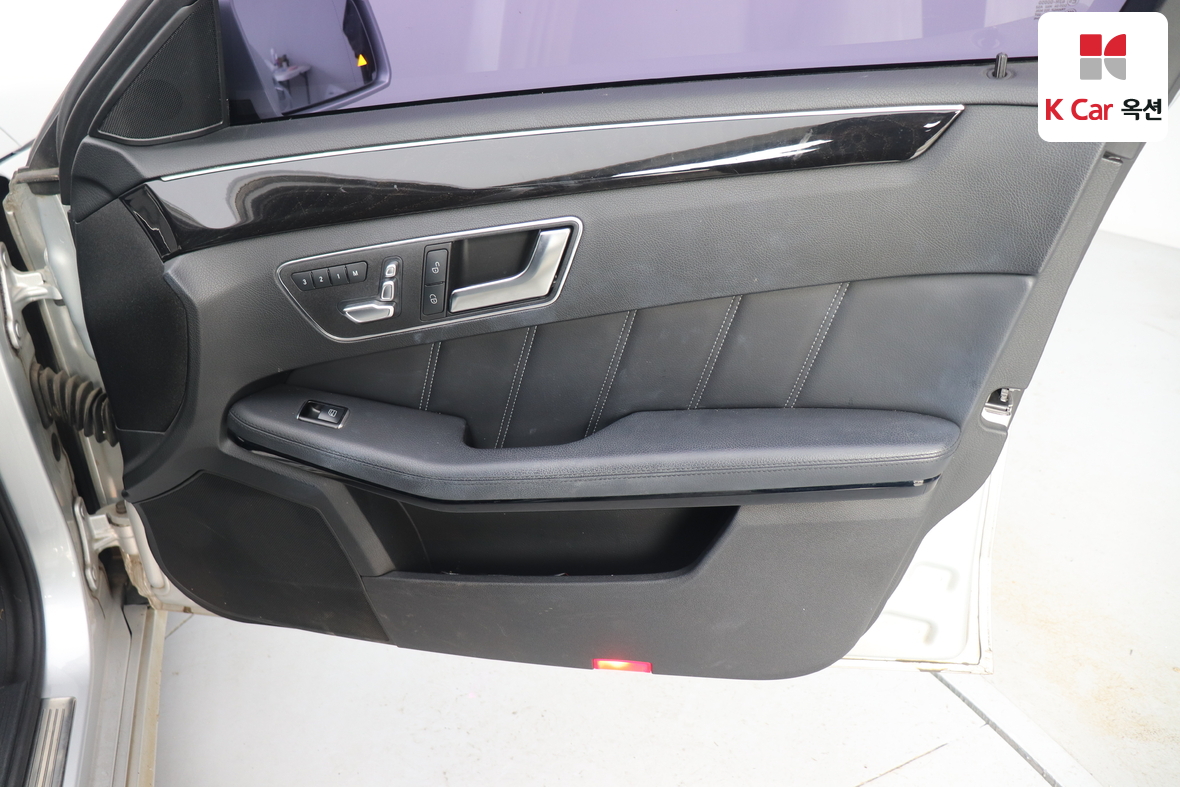 Mercedes-Benz E-Class - 31