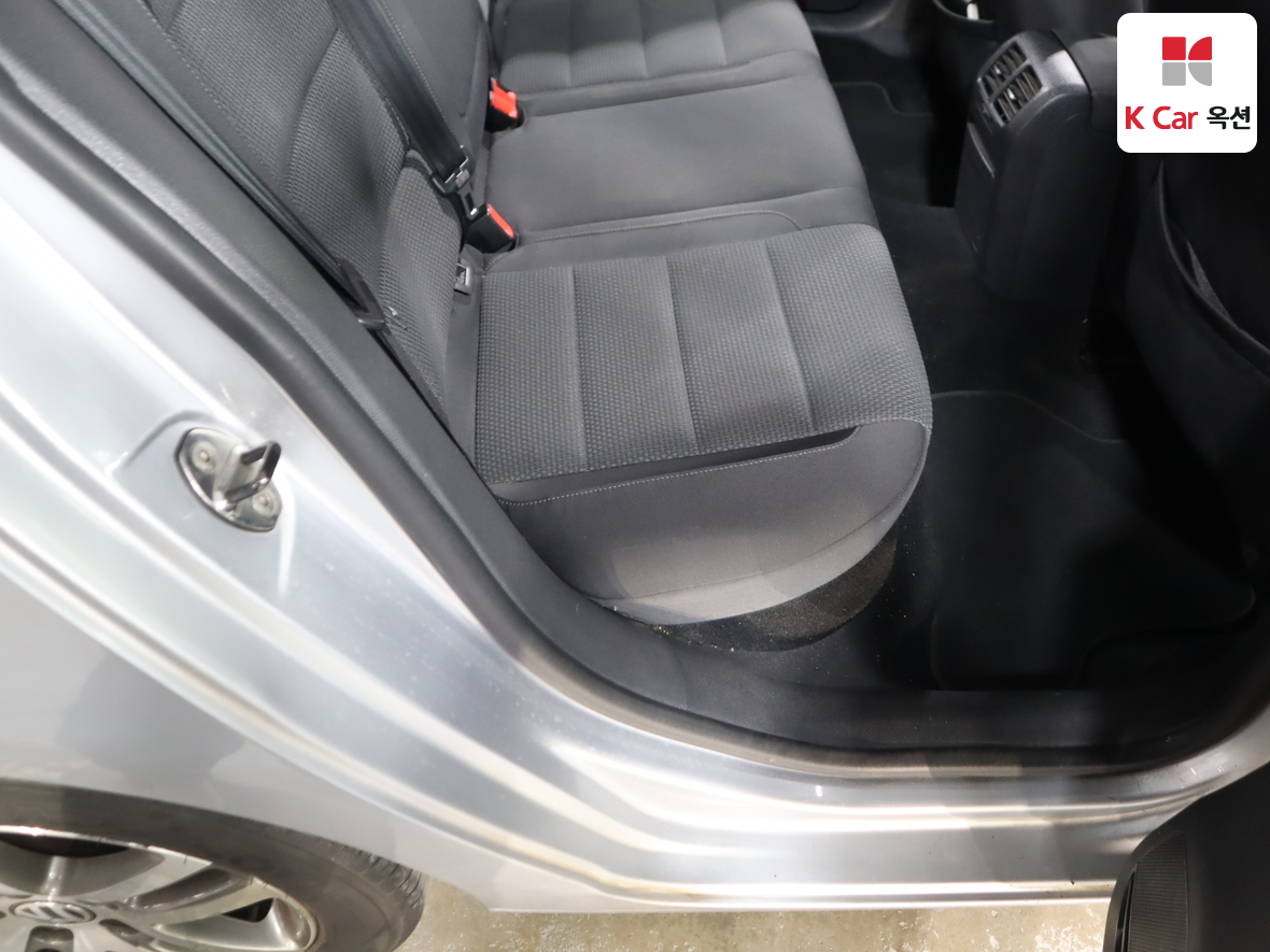 Volkswagen Golf - 28