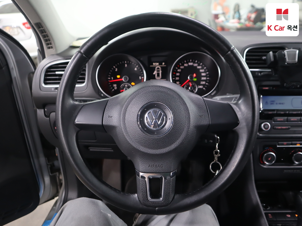 Volkswagen Golf - 10