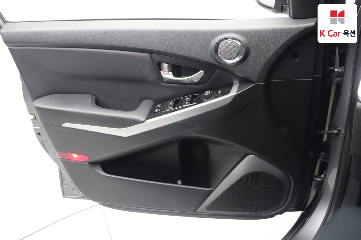 KG Mobility Korando 2014 - Image 8